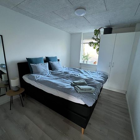 Nyrenoveret Lejlighed Med Balkon Og Parkering Esbjerg Exteriör bild