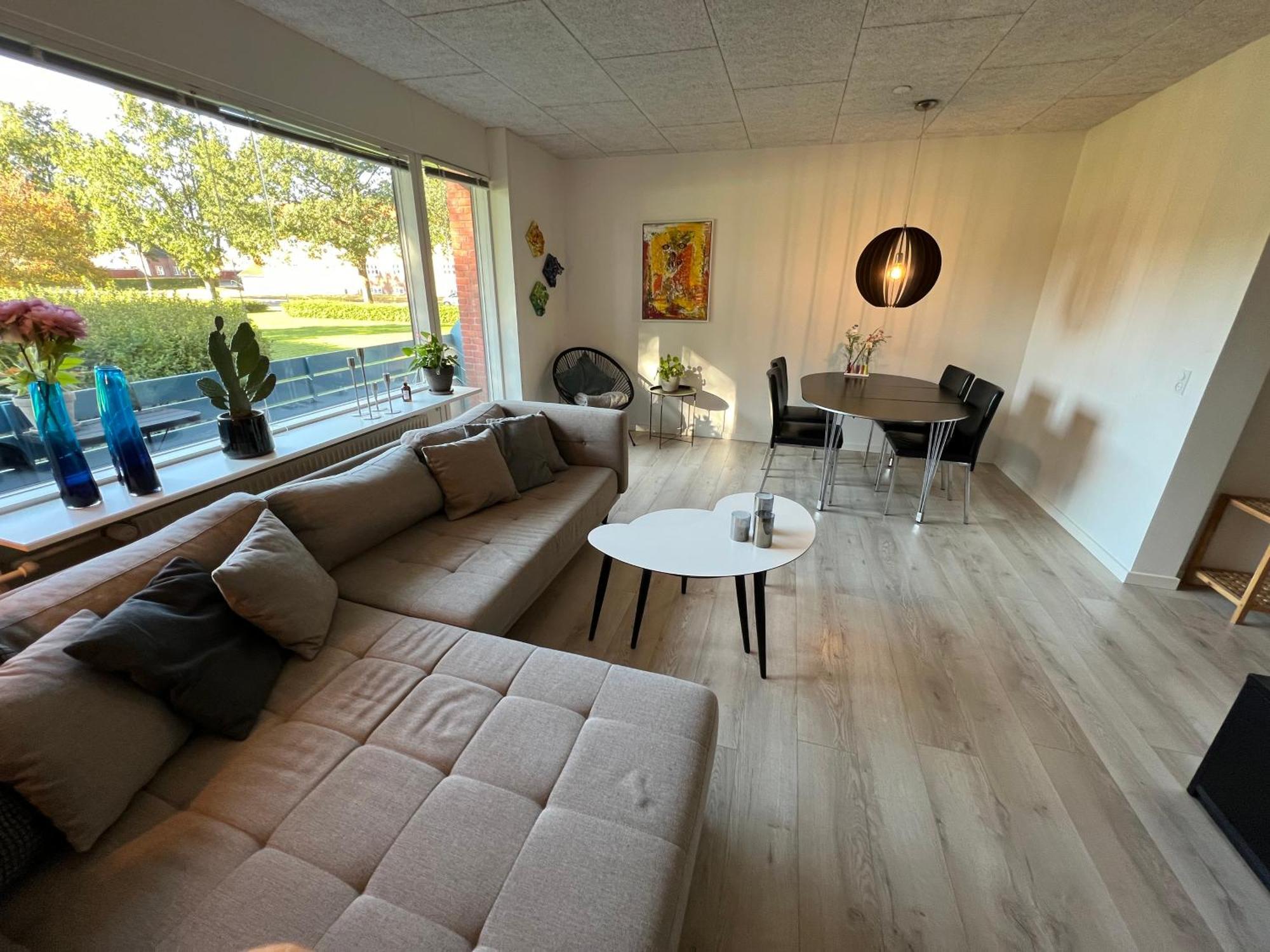 Nyrenoveret Lejlighed Med Balkon Og Parkering Esbjerg Exteriör bild